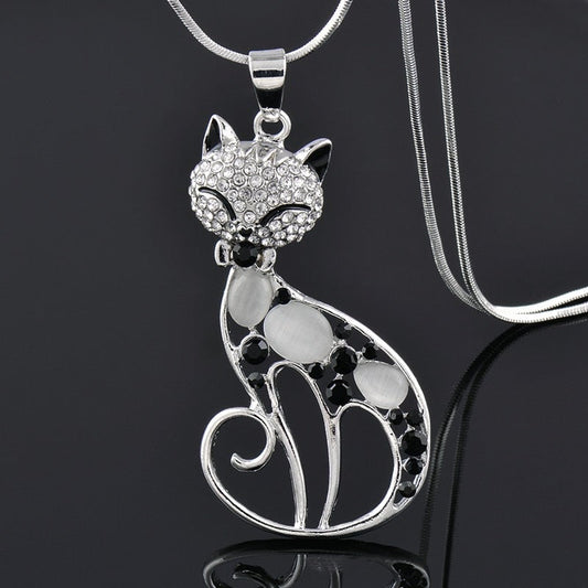 Elises | Cat Pendant with Sparkling Detail | Silver Necklace