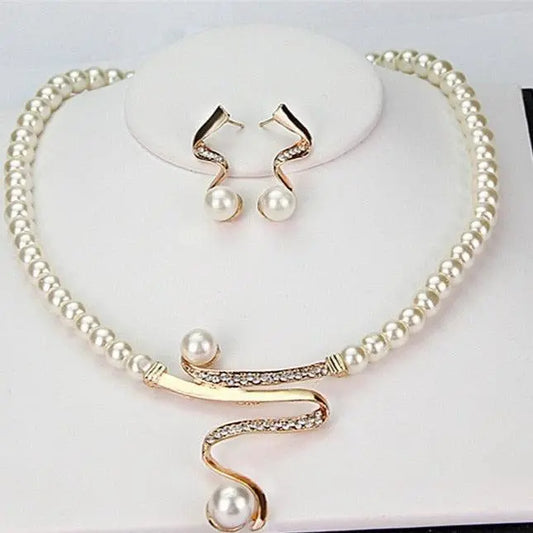 Elises | Luxurious set with natural pearls | Gold necklace and earrings