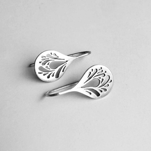 Elises |  Vintage-Inspired Hollow Design | Silver Earrings